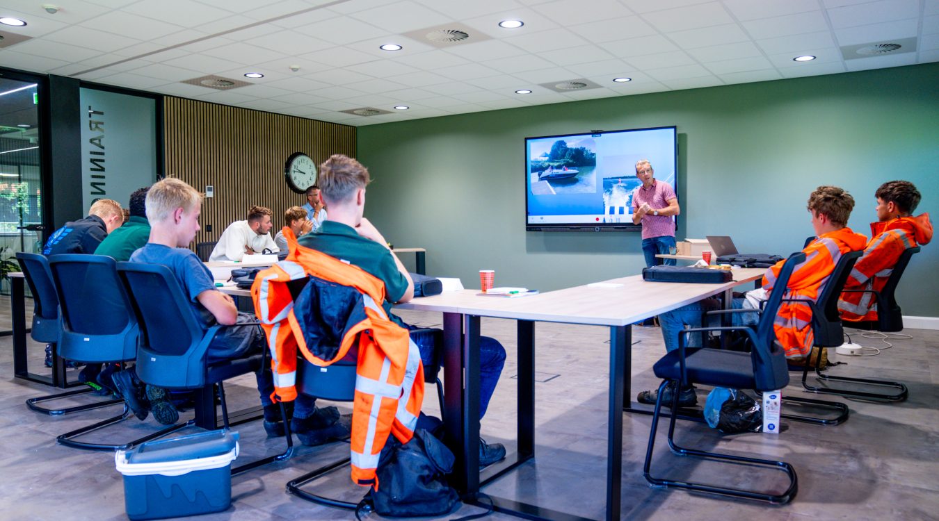 BARENDRECHT, 30-08-2024, Bedrijfsopleiding Vakman Grond-, Weg- en Waterbouw