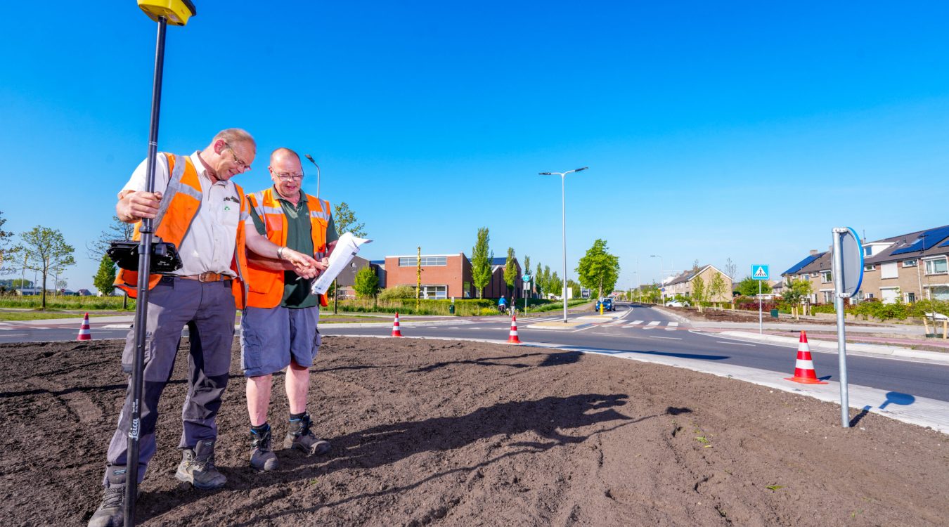 MIDDELHARNIS , 28-04-2025 , 
Van Huizen Groenvoorziening
